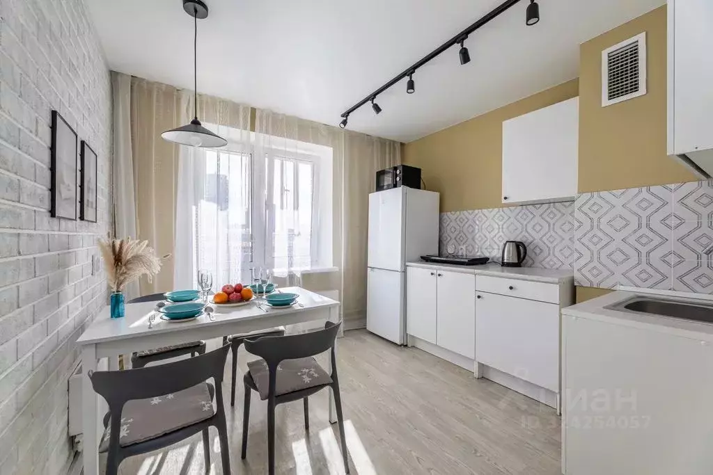 1-к кв. Татарстан, Казань ул. Чингиза Айтматова, 5 (36.0 м) - Фото 2