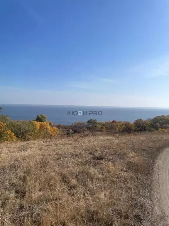 Дом в Саратовская область, Красноармейский район, Луганское ... - Фото 1