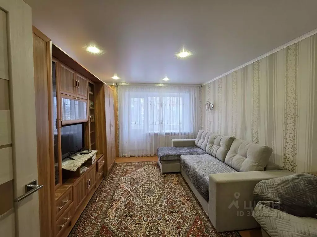 2-к кв. Челябинская область, Чебаркуль ул. Ленина, 33 (56.1 м) - Фото 1