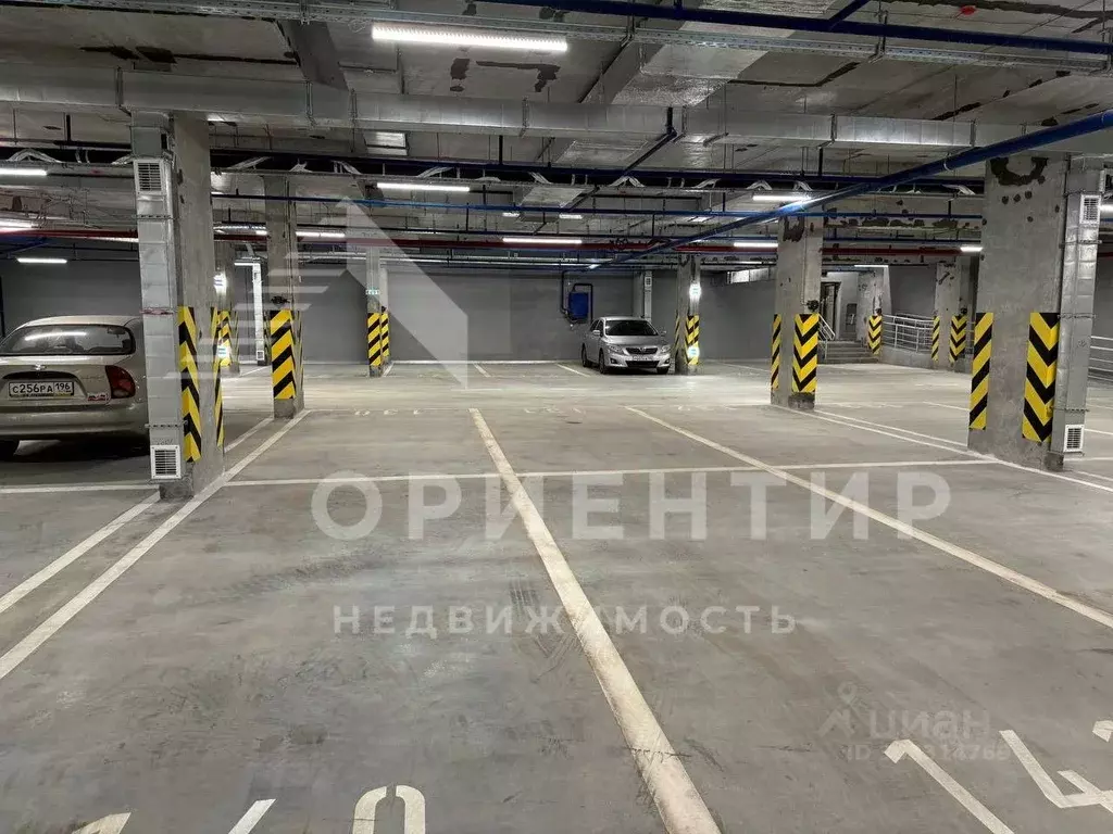 Гараж в Свердловская область, Екатеринбург ул. Азина, 16 (14 м) - Фото 0