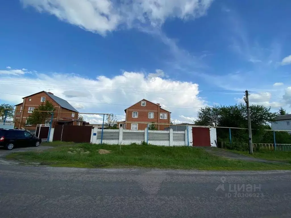 Коттедж в Белгородская область, Старооскольский городской округ, с. ... - Фото 1