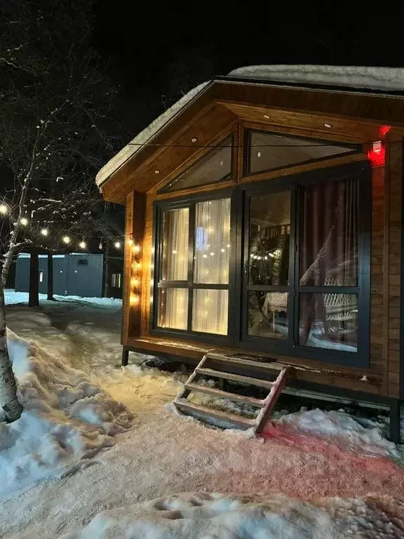 Дом в Карачаево-Черкесия, Зеленчукский район, с. Архыз ул. Белая (45 ... - Фото 0