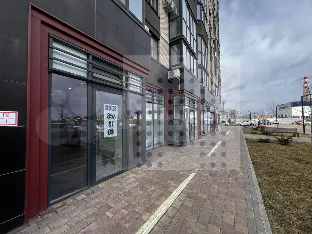 Коммерция 55 кв. м., ремонт, витраж, свой вход - Фото 1