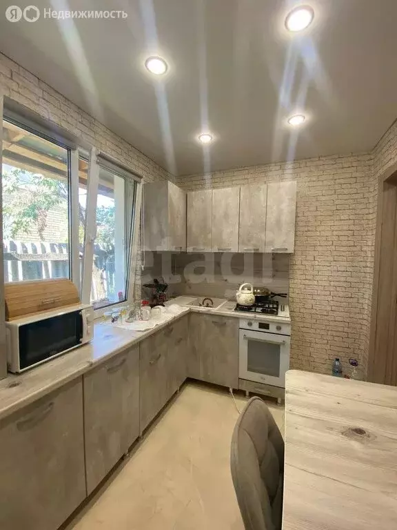 Дом в Ракитное, рабочий посёлок Ракитное, Базарная улица (75 м) - Фото 1