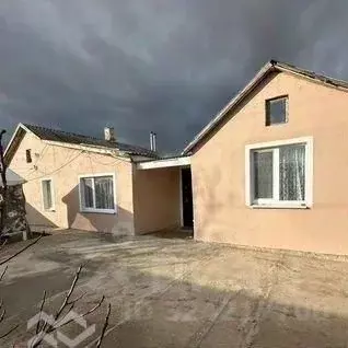 Дом в Крым, Сакский район, Вересаевское с/пос, с. Глинка ул. ... - Фото 1