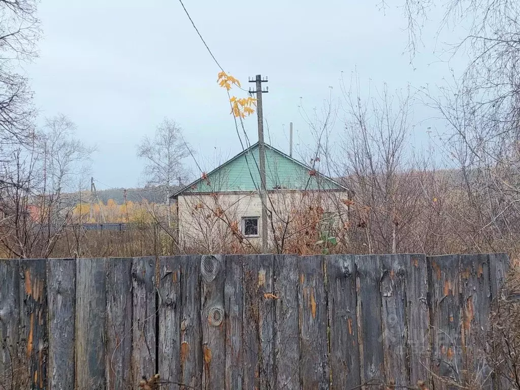 Дом в Башкортостан, Ишимбайский район, Байгузинский сельсовет, с. ... - Фото 0