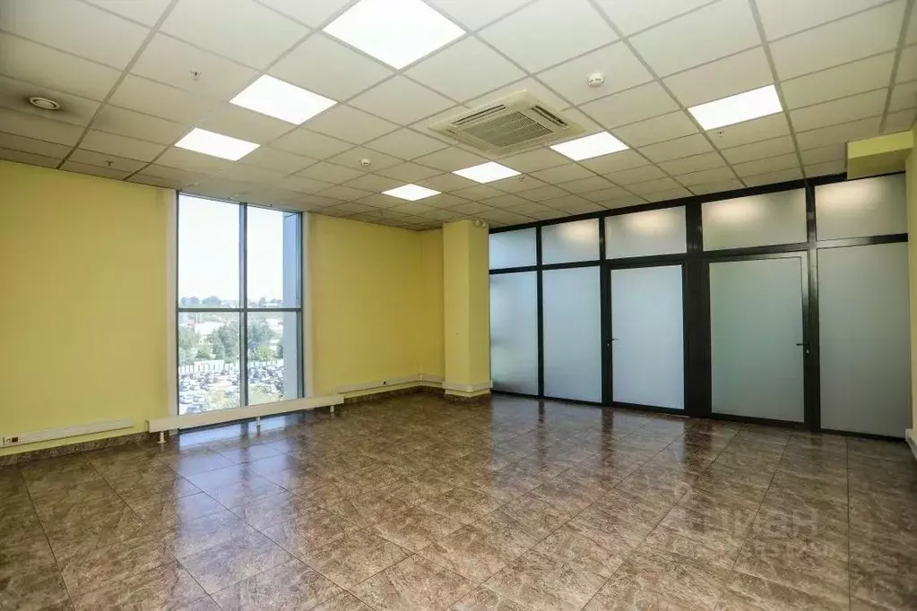 Офис в Иркутская область, Иркутск ул. Октябрьской Революции, 1/4 (92 ... - Фото 1