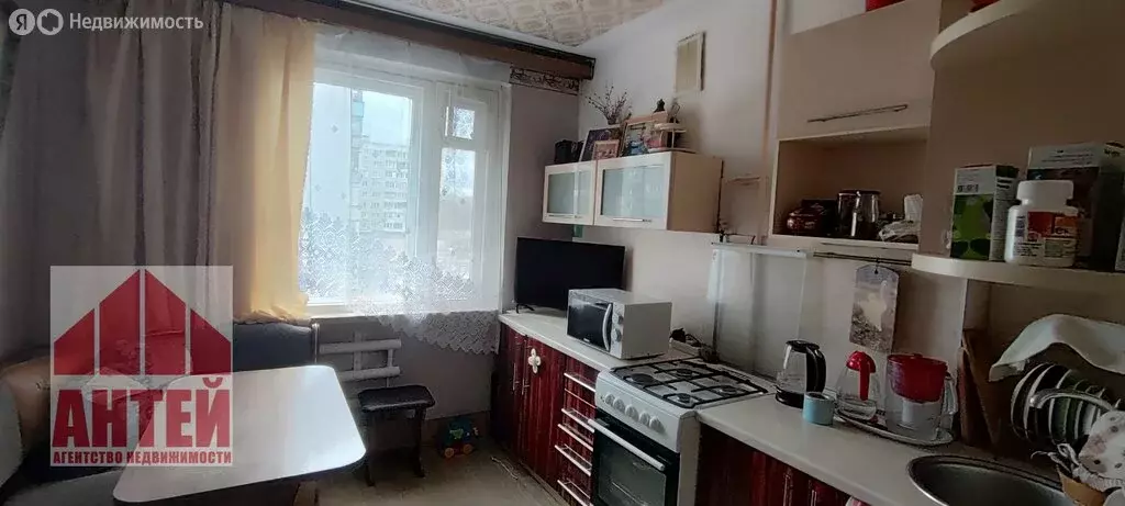 3-комнатная квартира: Нижний Новгород, улица Политбойцов, 18А (57 м) - Фото 0