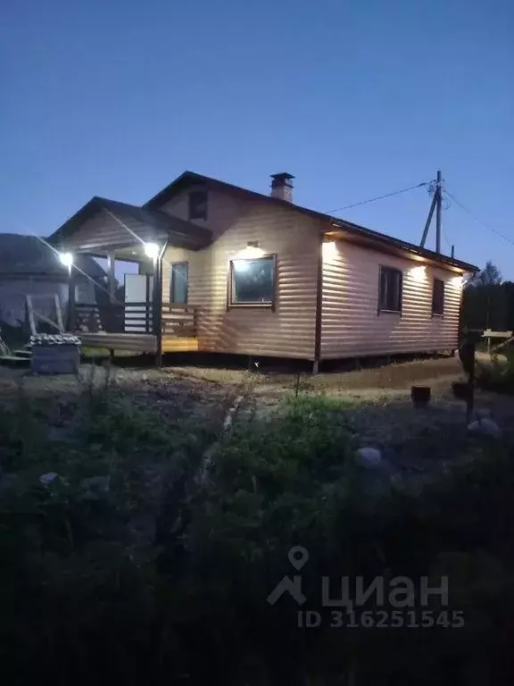 Дом в Карелия, Олонецкий район, Видлицкое с/пос, д. Верхняя Видлица ... - Фото 0