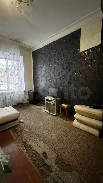 Комната 40 м в 3-к., 1/3 эт. - Фото 0