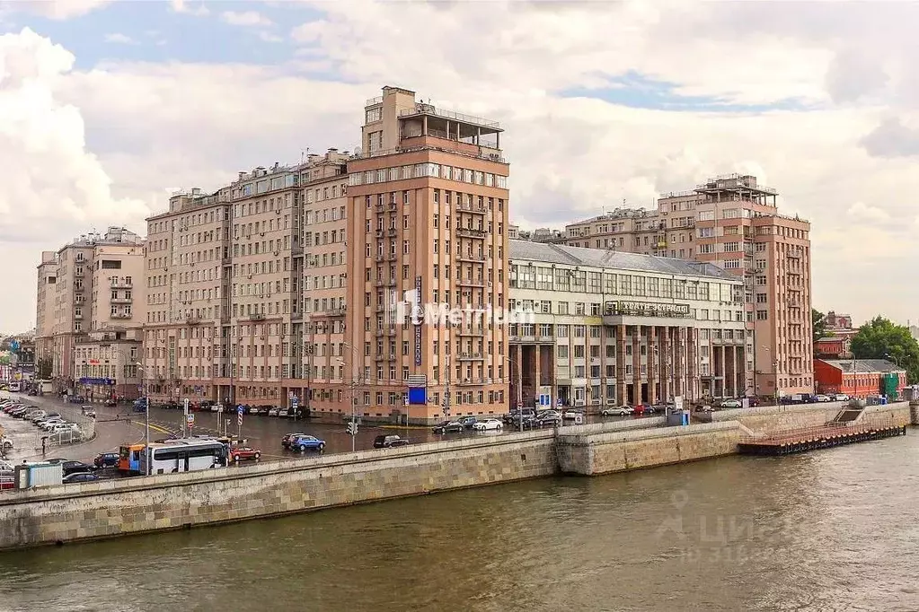 3-к кв. Москва ул. Серафимовича, 2 (57.6 м) - Фото 0