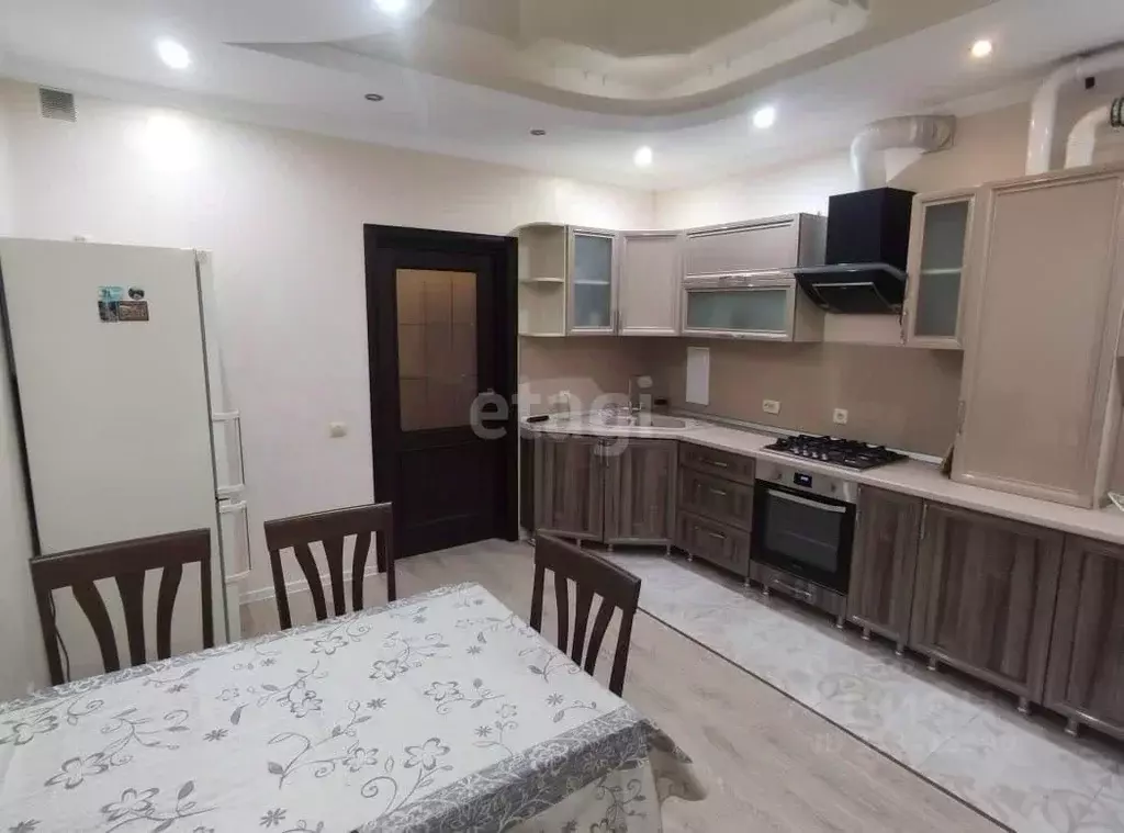 2-к кв. Астраханская область, Астрахань пер. Островского, 22 (71.5 м) - Фото 1