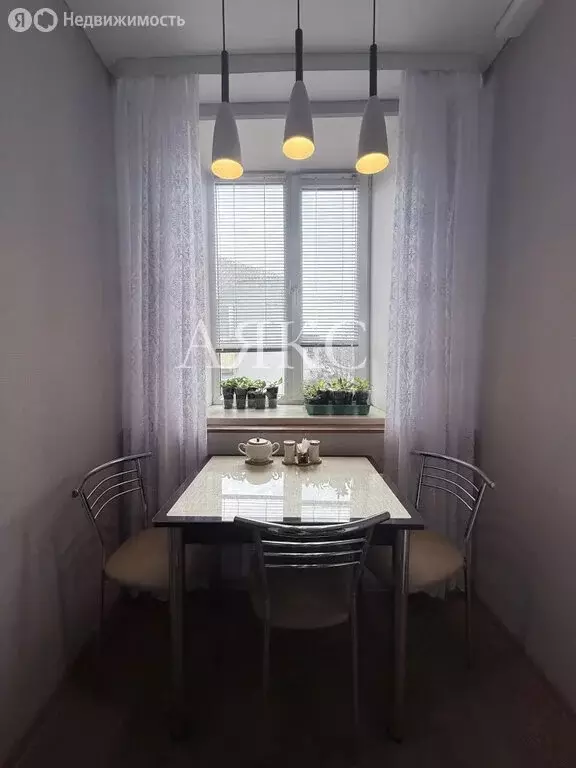 3-комнатная квартира: Ишимбай, Советская улица, 56 (69.9 м) - Фото 1