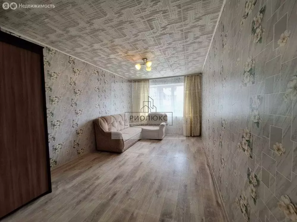 3-комнатная квартира: Магнитогорск, улица Калмыкова, 3 (65 м) - Фото 1