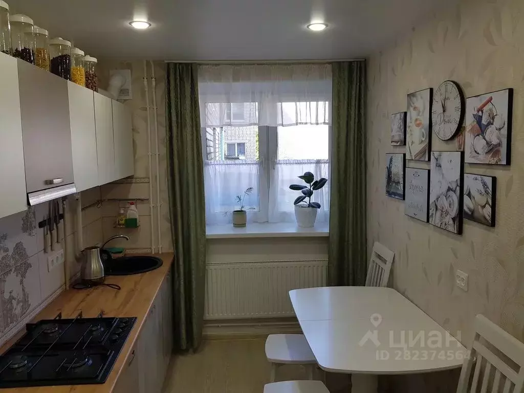 2-к кв. Псковская область, Пушкинские Горы рп ул. Новоржевская, 27 ... - Фото 1