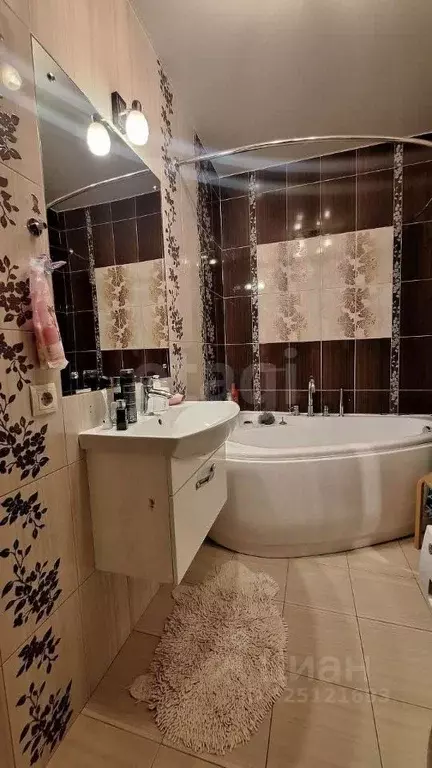 2-к кв. Коми, Сыктывкар Интернациональная ул., 111 (61.5 м) - Фото 1