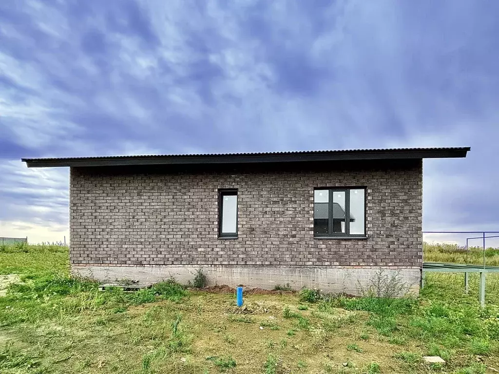 Дом в Оренбургская область, Оренбургский район, Сергиевский сельсовет, ... - Фото 1