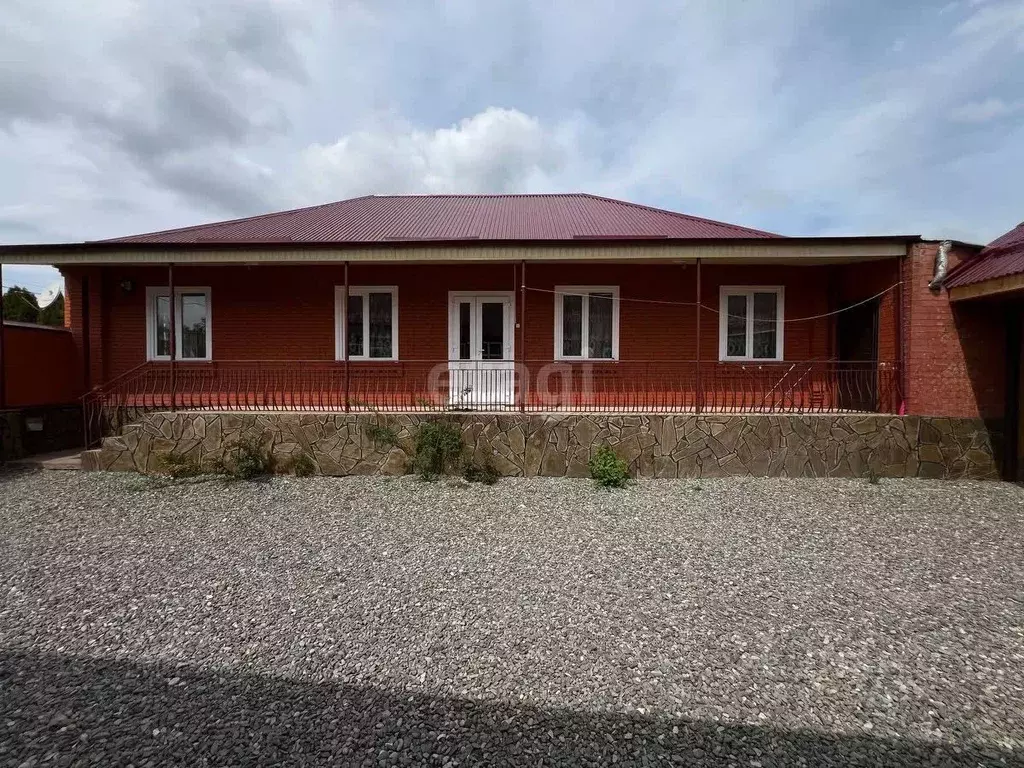 Дом в Ингушетия, Назрановский район, с. Экажево Сунженская ул. (240 м) - Фото 1