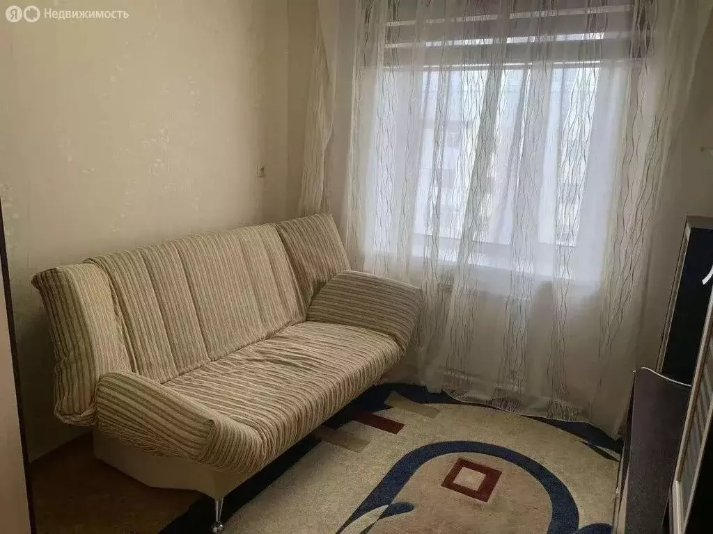 4-комнатная квартира: Новый Уренгой, улица Геологоразведчиков, 12А ... - Фото 1