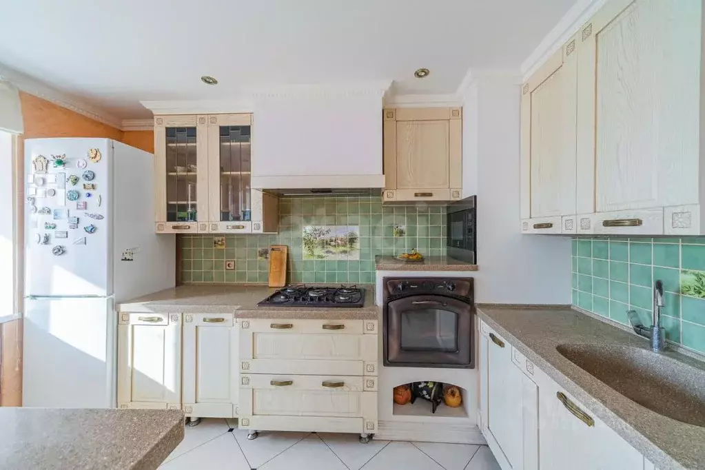 3-к кв. Саратовская область, Саратов Московская ул., 135/144 (72.8 м) - Фото 1