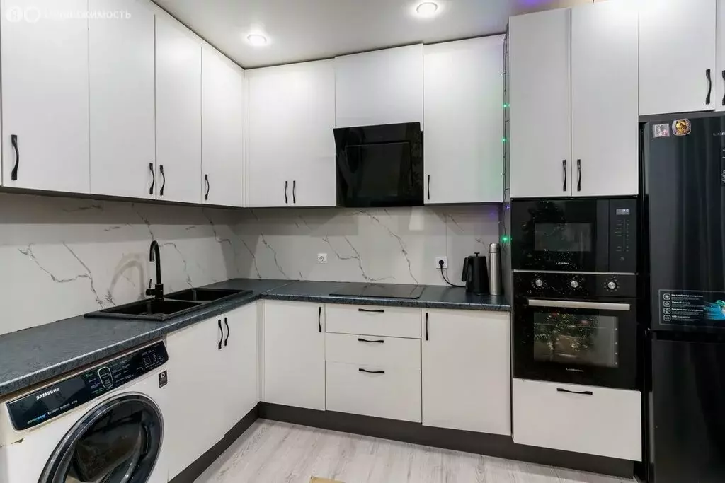 3-комнатная квартира: Тюмень, улица Муравленко, 7 (76.4 м) - Фото 1