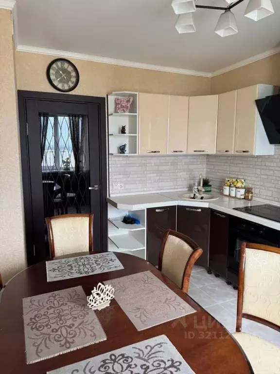4-к кв. Белгородская область, Старый Оскол Конева мкр, 10 (85.0 м) - Фото 0