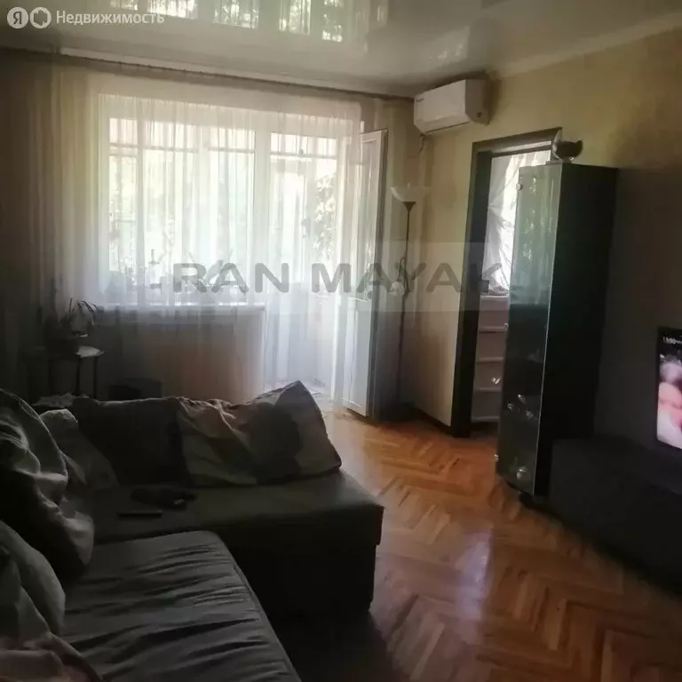 3-комнатная квартира: Майкоп, улица 8 Марта, 19 (57 м) - Фото 0