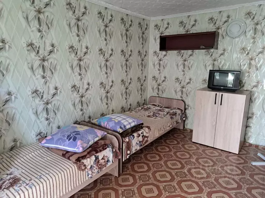 Комната Оренбургская область, Соль-Илецк Челкарская ул., 74 - Фото 1
