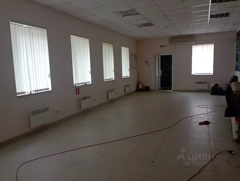Торговая площадь в Ленинградская область, Сланцы Зеленая ул., 17А (95 ... - Фото 0