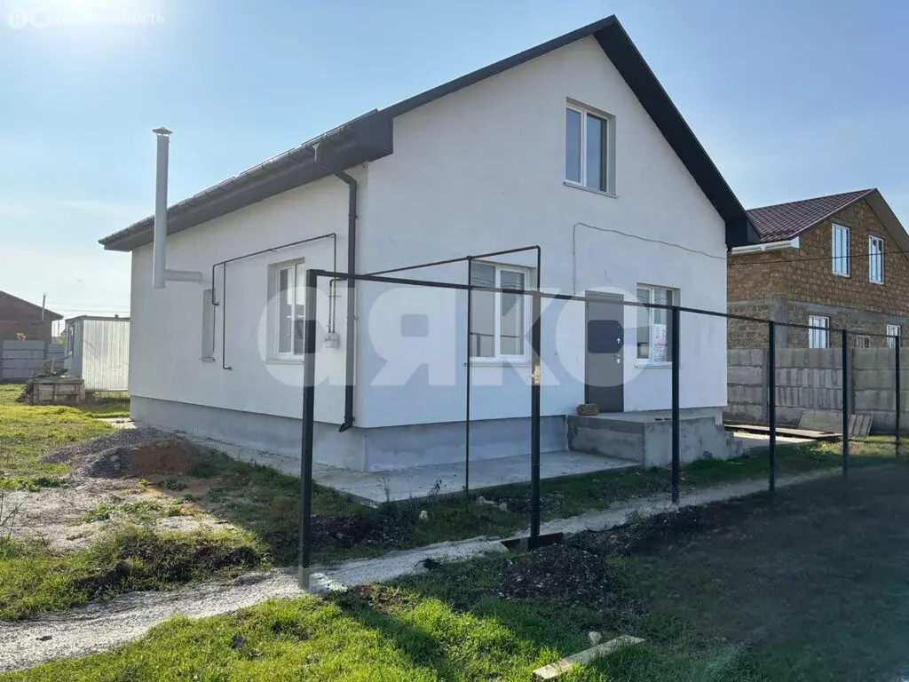 Дом в Трудовское сельское поселение, село Ана-Юрт, улица Демирджи, 20 ... - Фото 1