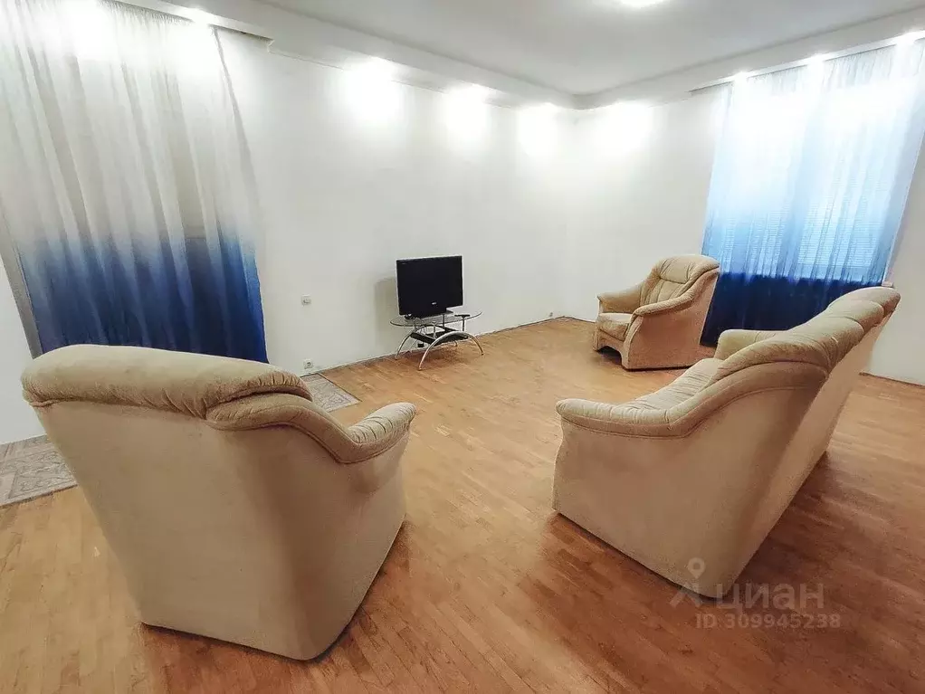 Дом в Севастополь ул. Авдеева, 6 (180 м) - Фото 1