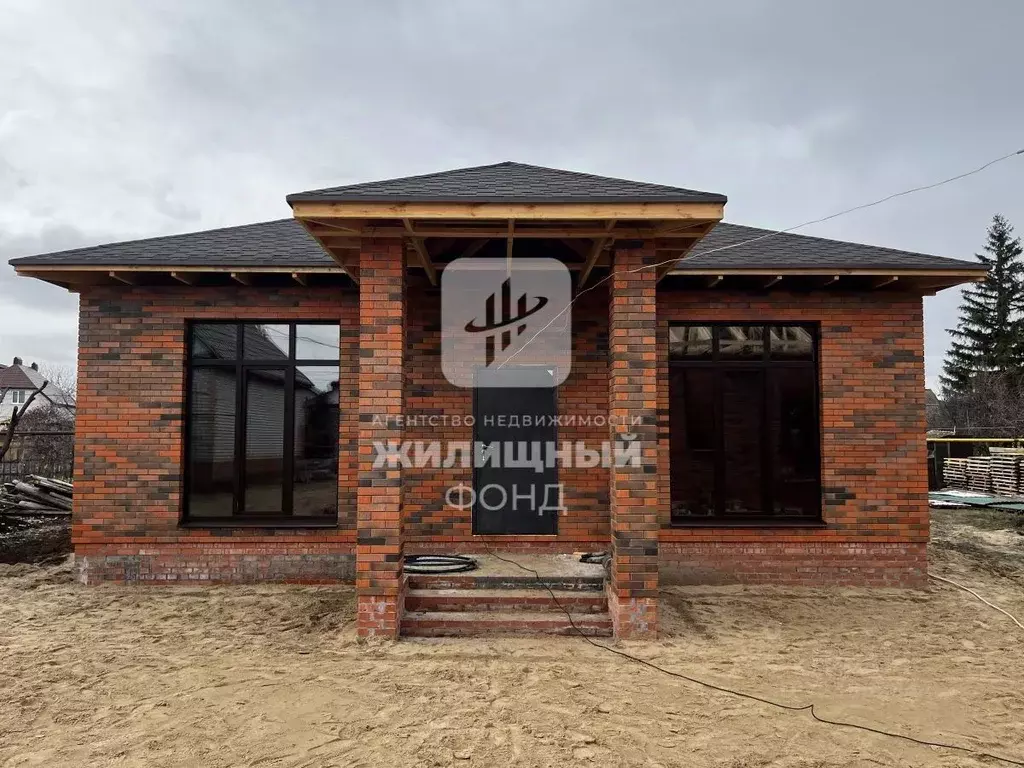 Дом в Саратовская область, Энгельсский район, Красноярское ... - Фото 1