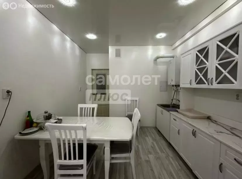 2-комнатная квартира: Грозный, улица Ю.П. Погуляева, 32 (52 м) - Фото 1