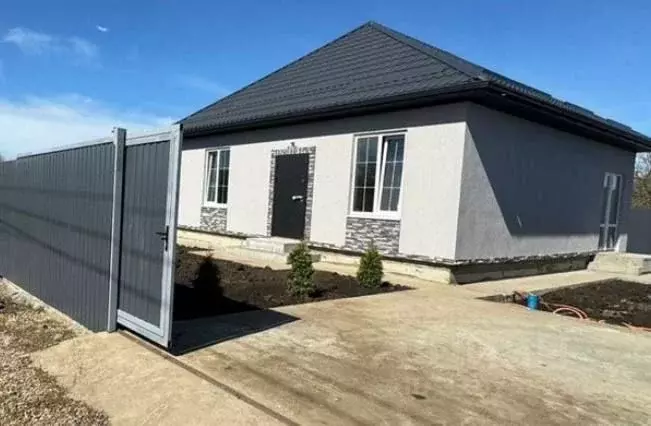 Дом в Астраханская область, пос. Володарский ул. Маяковского (100 м) - Фото 2