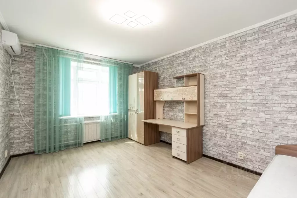 2-к кв. Оренбургская область, Оренбург Салмышская ул., 47 (70.0 м) - Фото 0