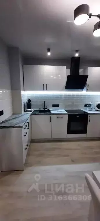 2-к кв. Удмуртия, Ижевск Районная ул., 57к1 (57.0 м) - Фото 0