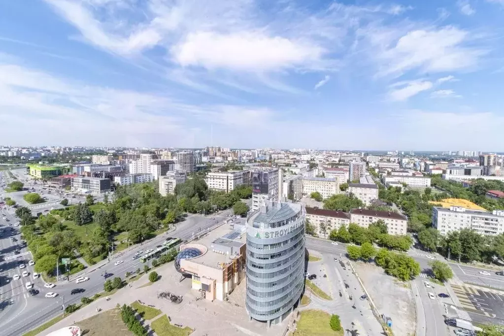 2-к кв. Тюменская область, Тюмень ул. Николая Машарова, 2 (74.9 м) - Фото 1