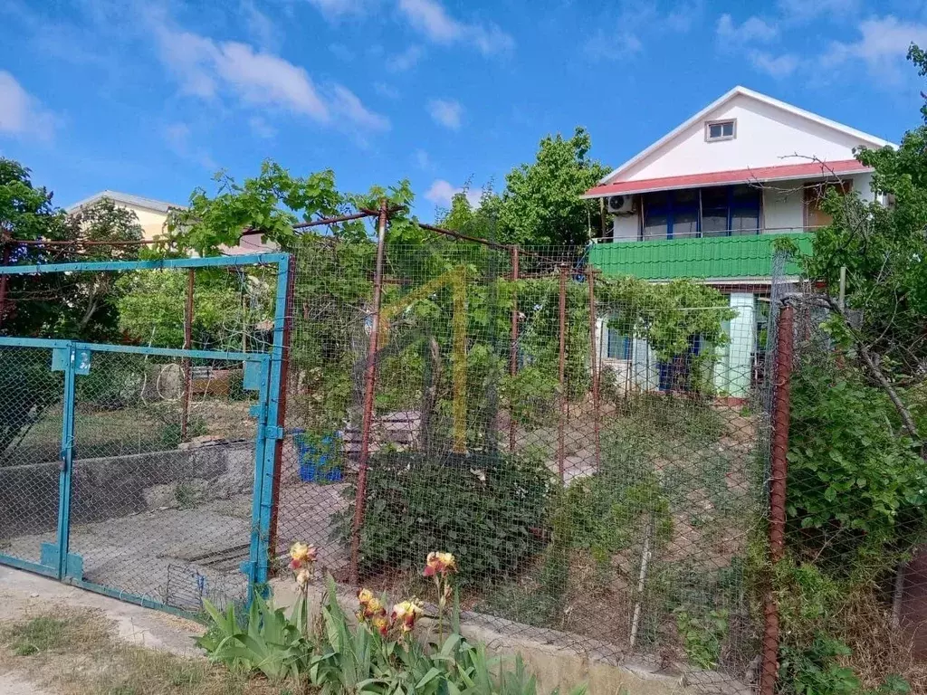 Дом в Крым, Сакский район, Штормовское с/пос, Полет СПК ул. Фруктовая ... - Фото 0