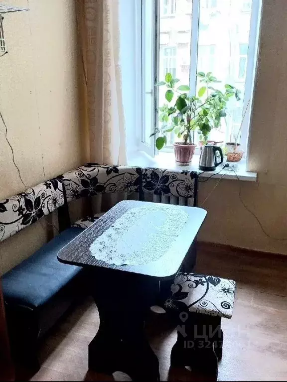 Комната Санкт-Петербург ул. Белинского, 13 - Фото 1