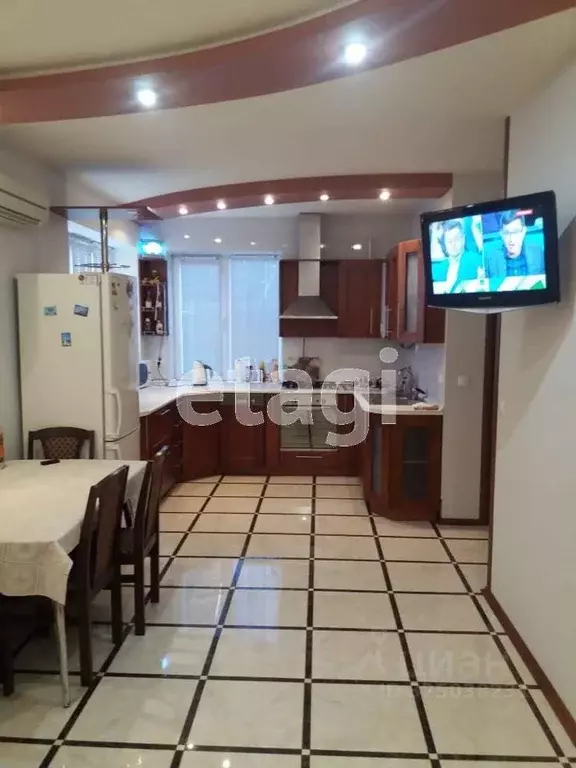 Дом в Краснодарский край, Геленджик  (200 м) - Фото 1