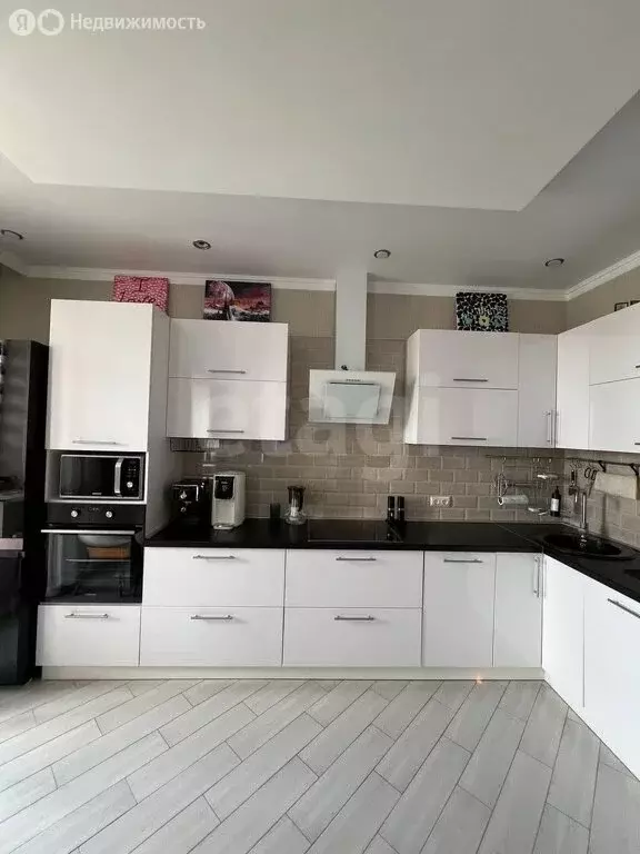 Квартира-студия: Омск, проспект Комарова, 11 (43 м) - Фото 1