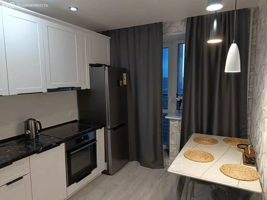 2-комнатная квартира: Тобольск, 15-й микрорайон, 42 (52 м) - Фото 1