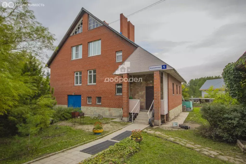 Дом в Октябрьское, Медицинская улица, 1 (323 м) - Фото 0