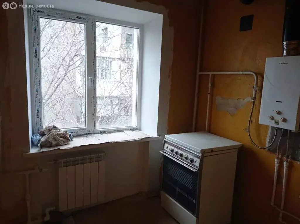 3-комнатная квартира: Каменск-Шахтинский, улица Щаденко, 80В (51.7 м) - Фото 1