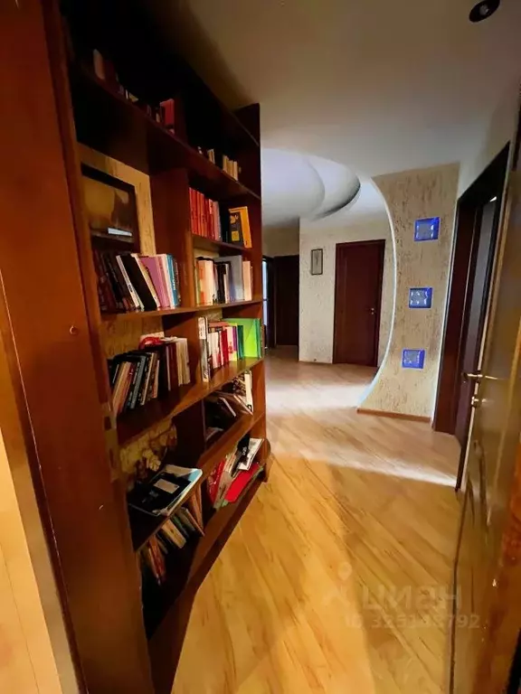 3-к кв. Омская область, Омск ул. 7-я Линия, 190 (82.1 м) - Фото 2