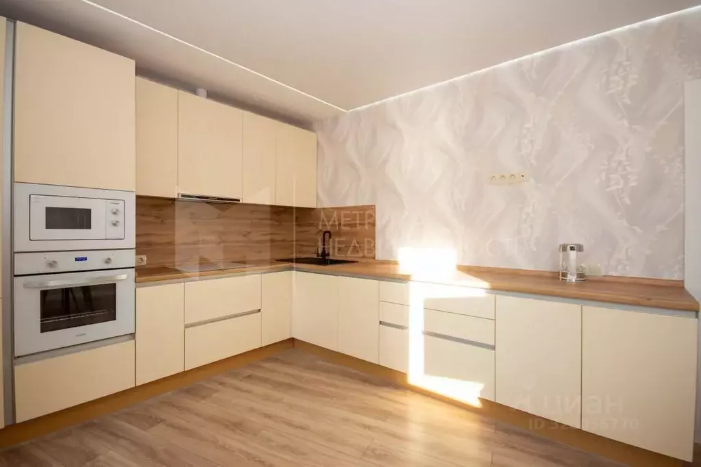 2-к кв. Тюменская область, Тюмень ул. Котельщиков, 19 (87.1 м) - Фото 1