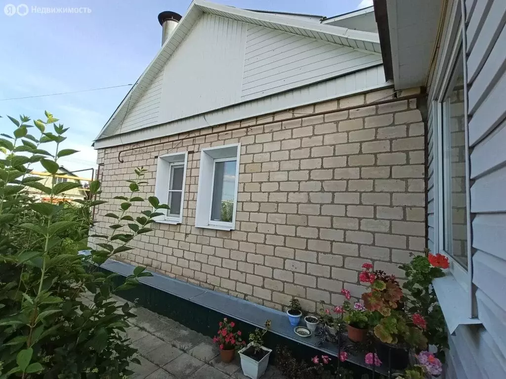 Дом в посёлок городского типа Знаменка, улица Горького, 107 (79.2 м) - Фото 1