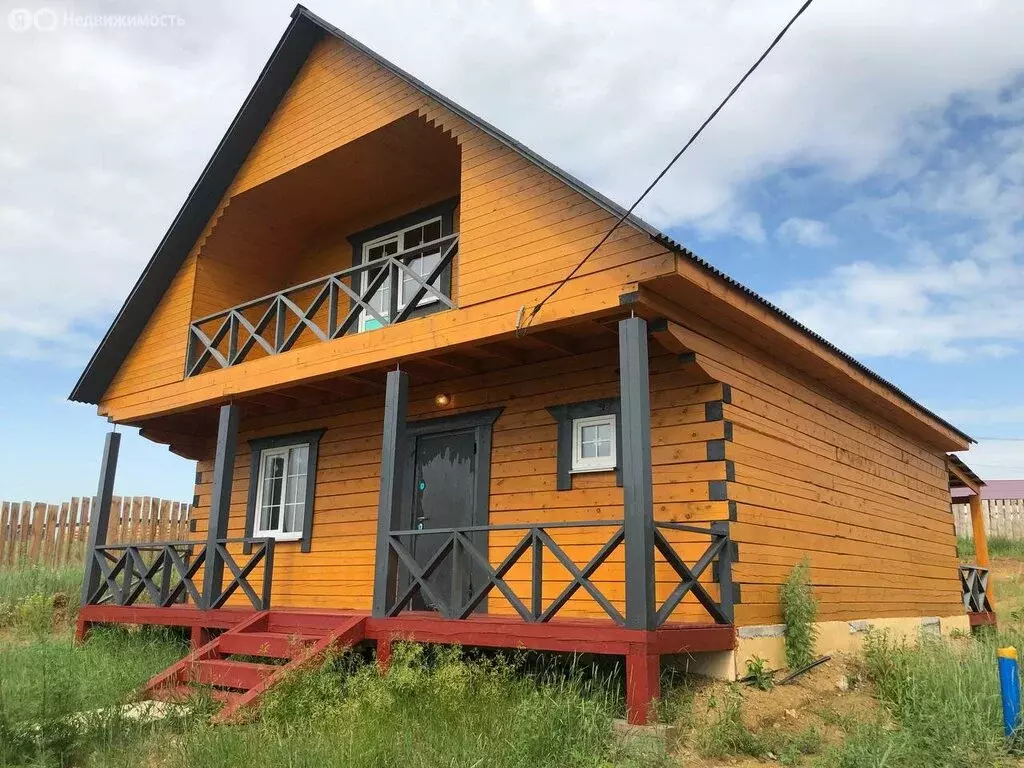 Дом в Урик, улица Льва Толстого (180 м) - Фото 0