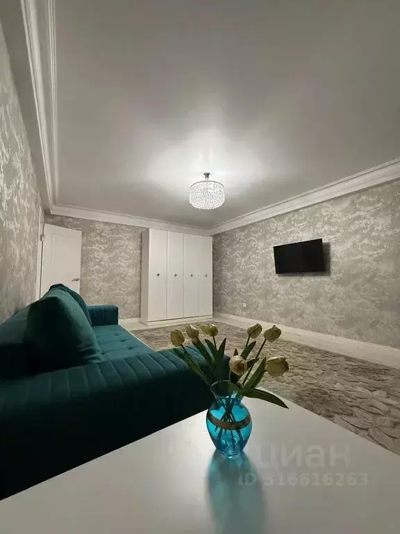 2-к кв. Дагестан, Каспийск ул. Зейнудина Батманова, 16 (75.0 м) - Фото 0