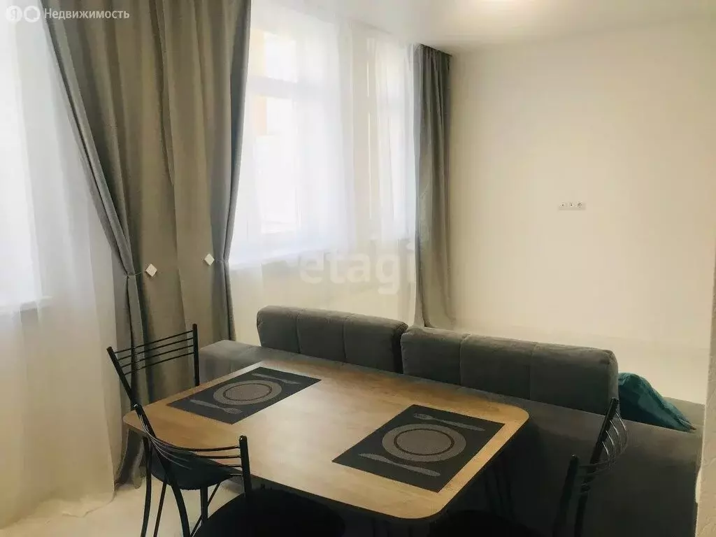 2-комнатная квартира: Тюмень, Алматинская улица, 4 (58.4 м) - Фото 1